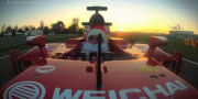 Санта Клаус доставляет подарки теперь на болиде Ferrari из Формулы 1
